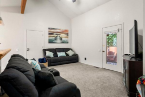 A Denver Oasis 15 Min to the Bronco Stadium 3 Bedroom with a King Suite